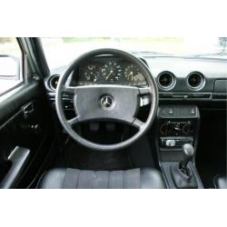 Mercedes-Benz 200-serie 200 '82, Maagdelijk mooi ! stuurbekr