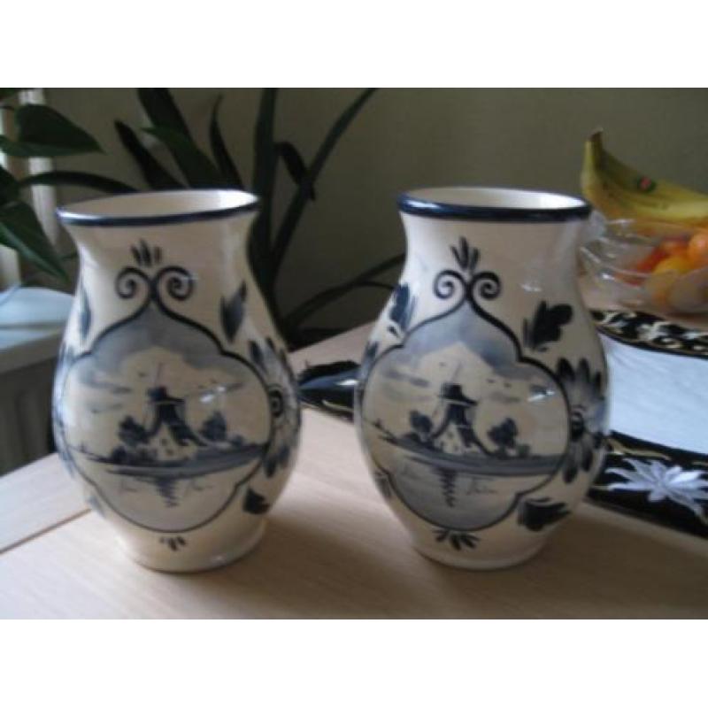 ecru vaasjes met blauwe molen