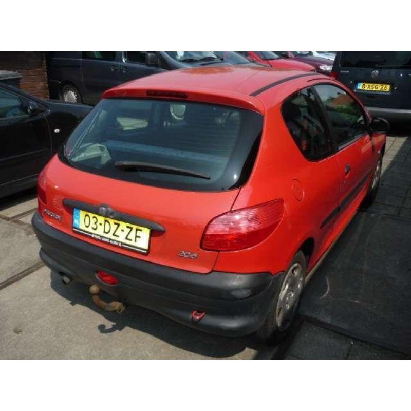 Peugeot 206 1.9 XND Goed rijdend en schakelend