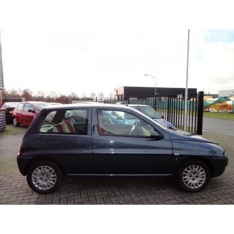 Lancia Ypsilon 1.2 LS 3deurs (bj 2002)