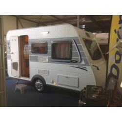 CARAVELAIR ANTARES de Luxe 2012+Voortent+Vast Bed+Fietsenrek