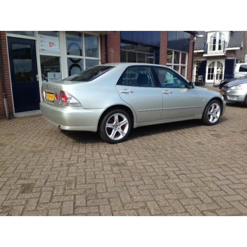 Lexus IS 200 (bj 1999)