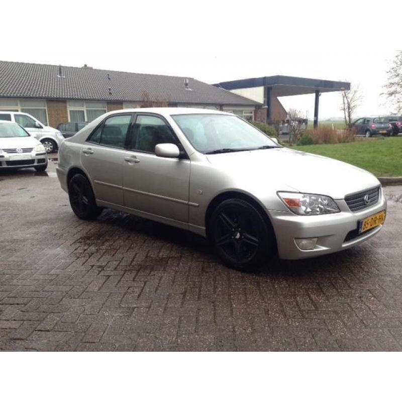 Lexus IS 200 (bj 1999)