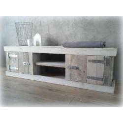 Robuuste televisiekast van steigerhout!