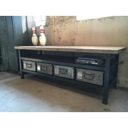 Industrieel TV-meubel laag dressoir vintage fabrieksbakken.