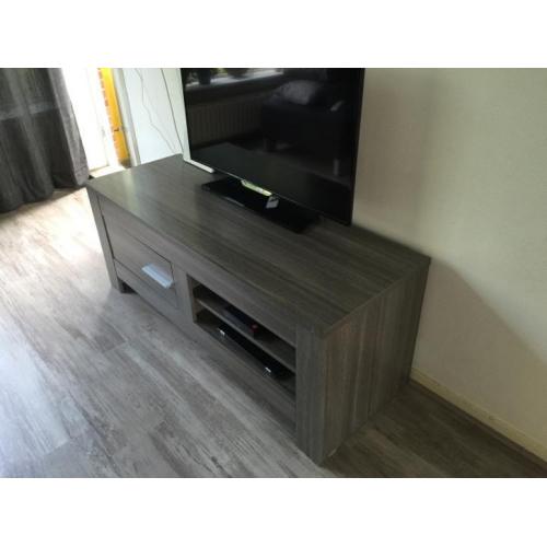 Zgan grijze tv kast mooi!