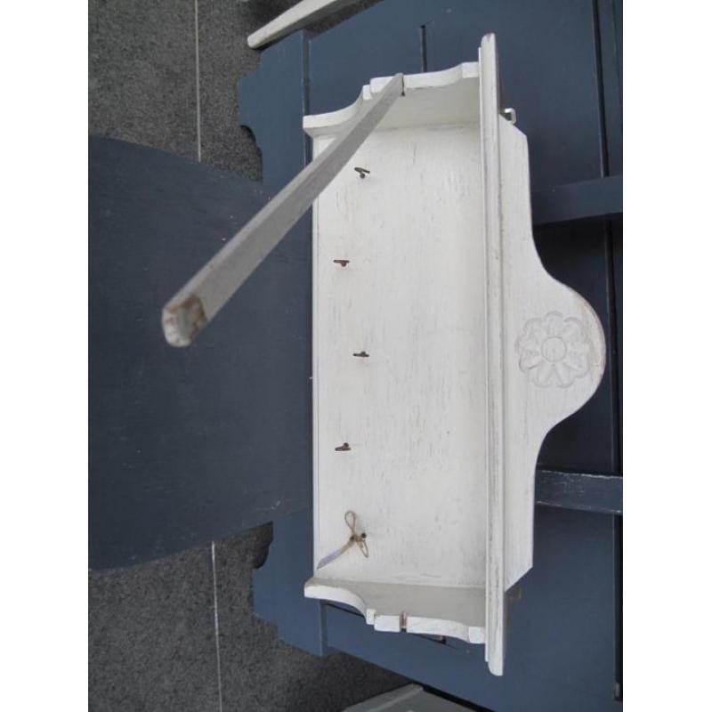 -- Oud, wit wandkapstokje (Frans) --
