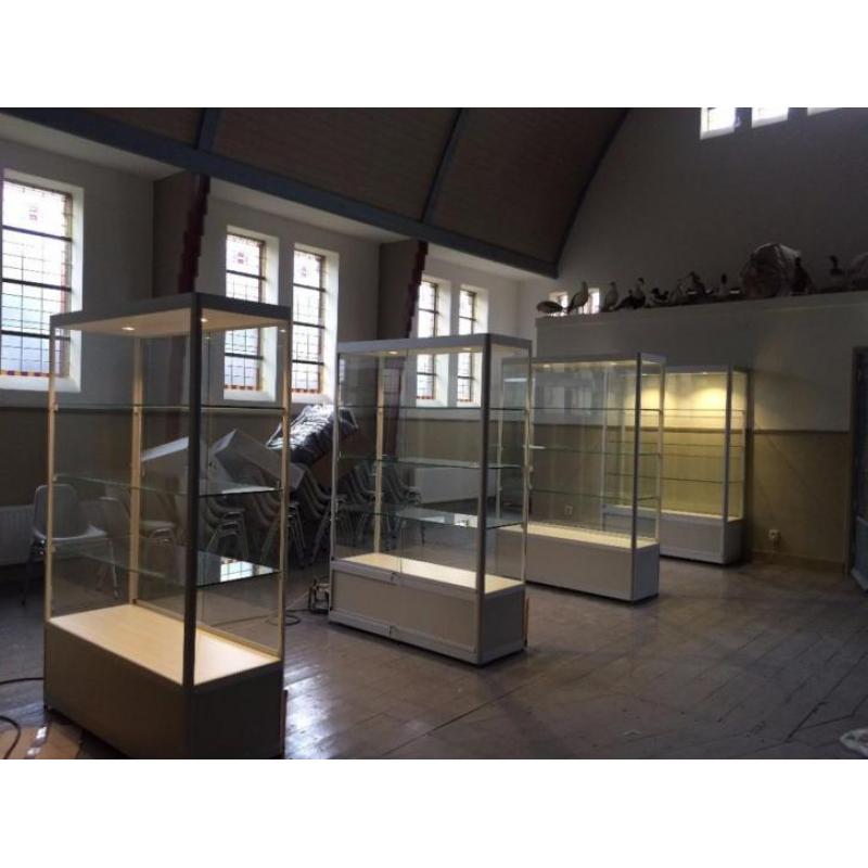 Vitrinekasten glas, Led vitrines, zondag Febrieksverkoop!