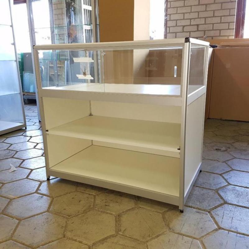 Vitrinekasten glas, Led vitrines, zondag Febrieksverkoop!