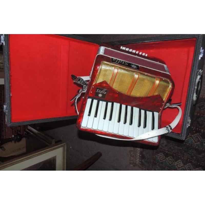 super mooie en goede stella accordeon met koffer