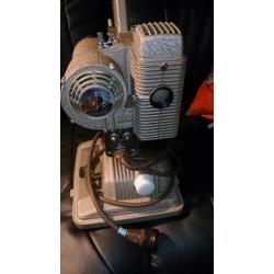 8 mm projector merk revere