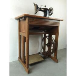 MPH 874-4 CURIOSA Pfaff trap-naaimachine met tafel