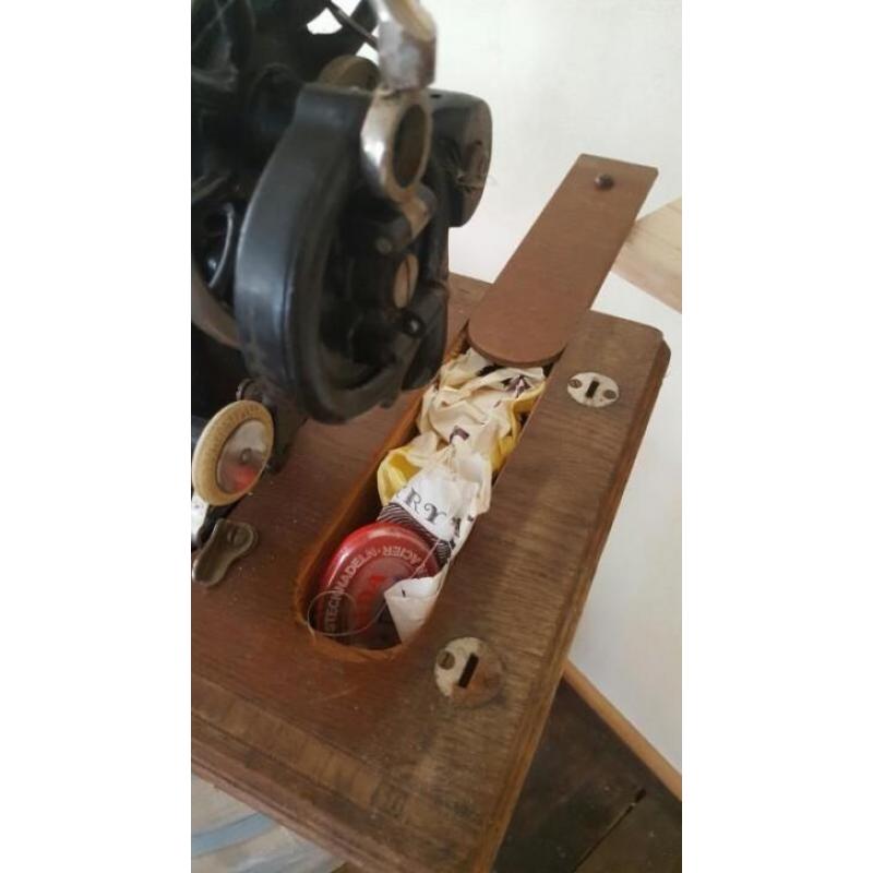 antieke naaimachine husqvarna