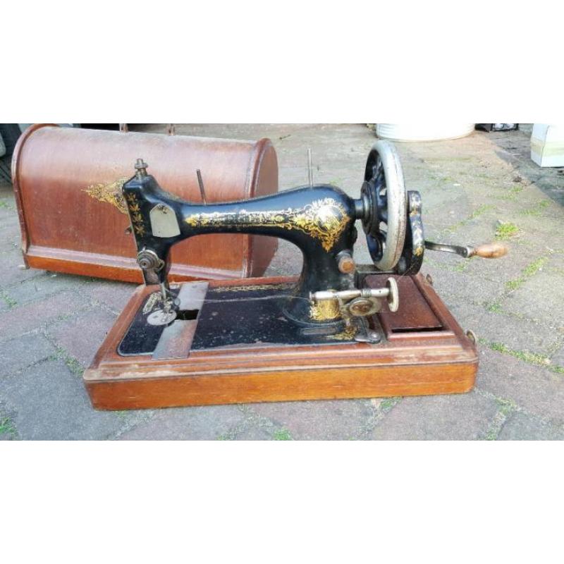 Antieke Singer handgedreven naaimachine K940686