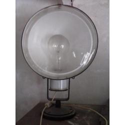 zeer oude lamp voor verlichten gebouw