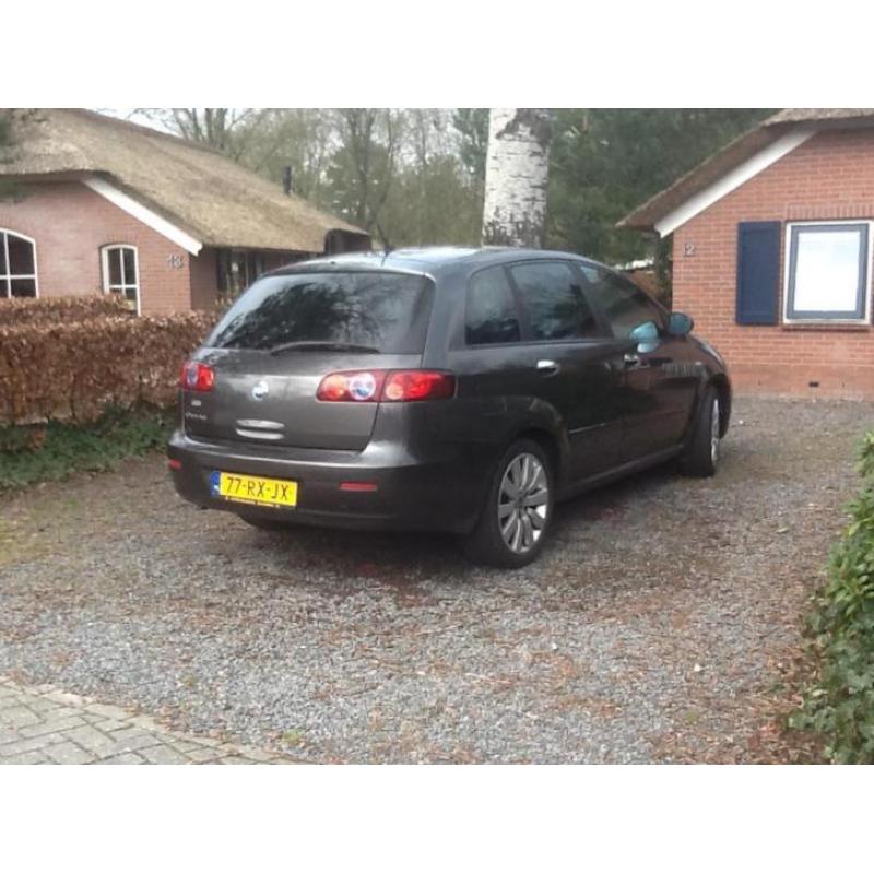 Fiat Croma 2.2 16V 2005 Grijs