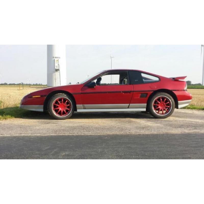 Pontiac Fiero 2.8 GT AUT K6 1987 Rood