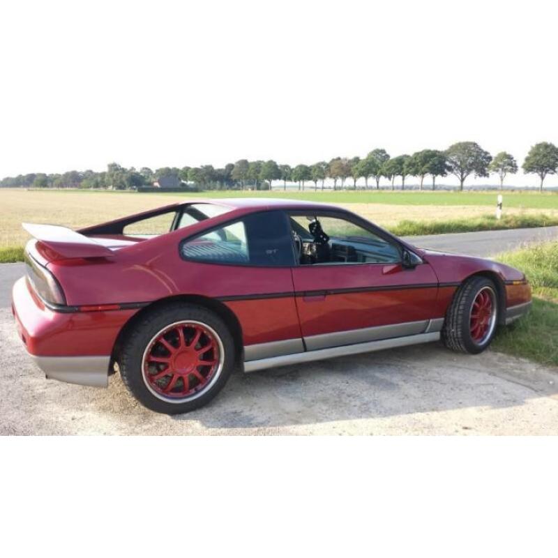 Pontiac Fiero 2.8 GT AUT K6 1987 Rood
