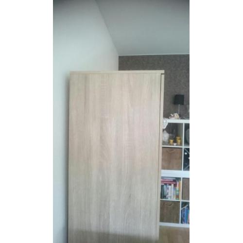 Bijna nieuwe kleding kast