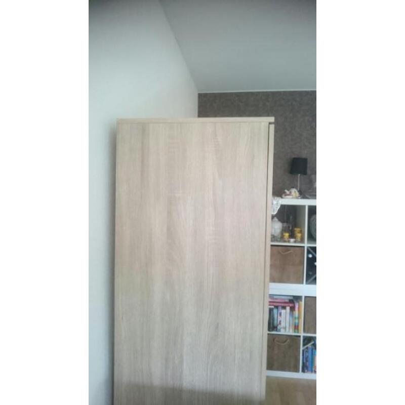 Bijna nieuwe kleding kast