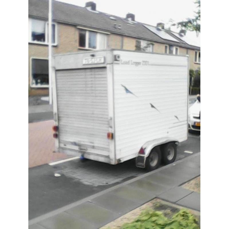 gesloten tandemasser met roldeur