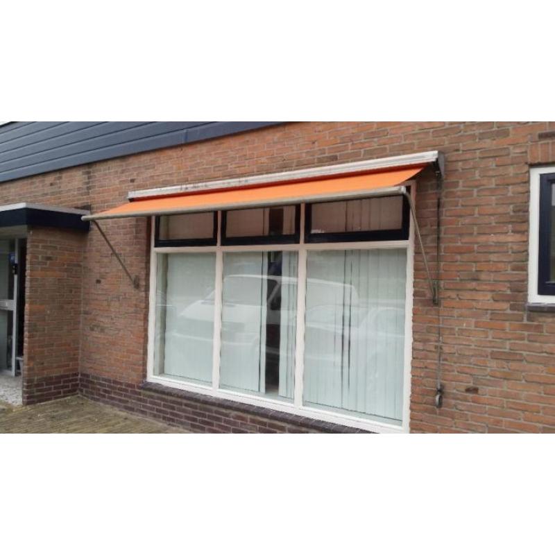 twee zonneschermen 3,50 meter