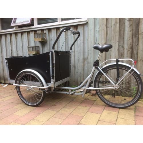 Troy bakfiets 1 jaar oud, huif aanwezig fiets bak