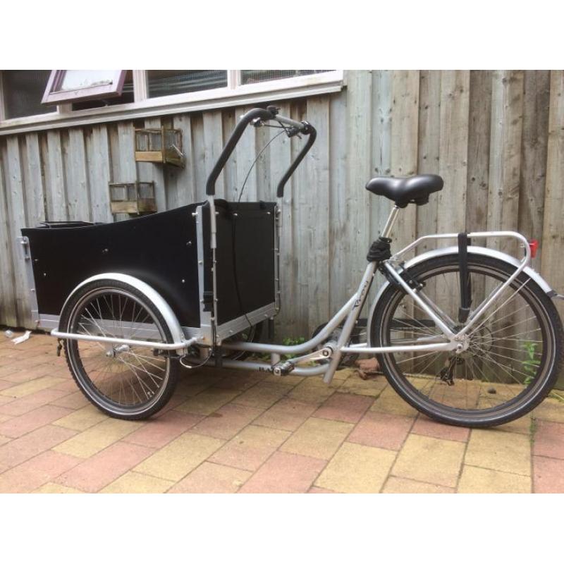 Troy bakfiets 1 jaar oud, huif aanwezig fiets bak