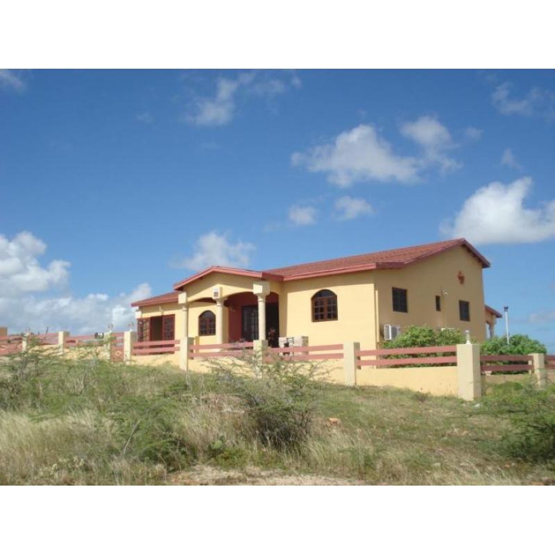 Villa met zeezicht te koop op Aruba midden in de natuur