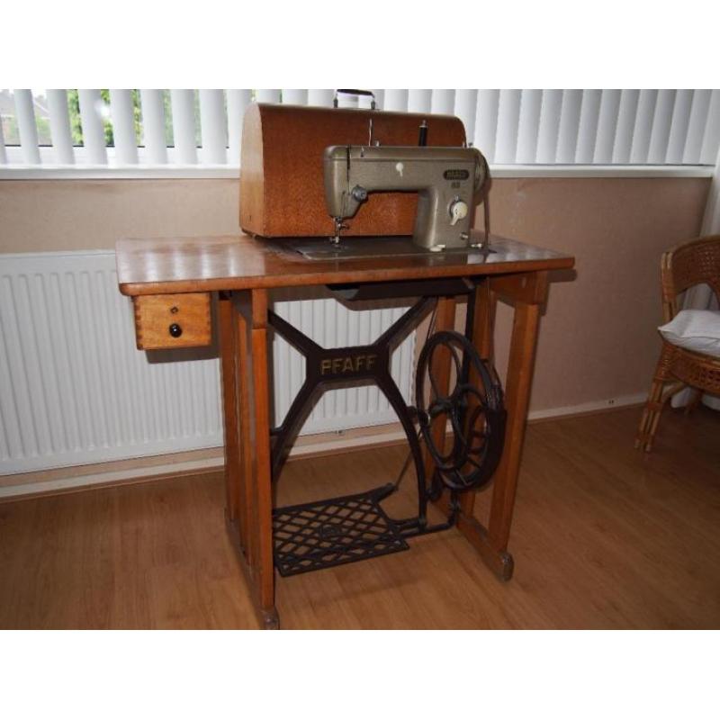 te koop antieke trapnaaimachine merk Pfaff