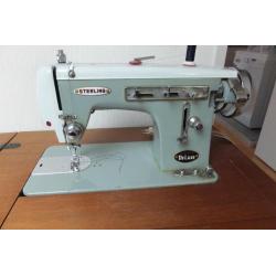Naaimachine compleet met kast