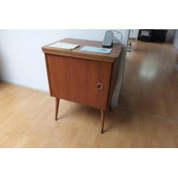 Naaimachine compleet met kast