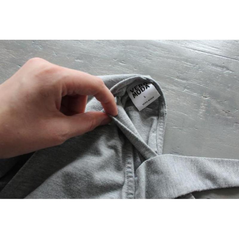 Grijs shirt Vero Moda met gekruiste rug maat M