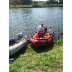 Rubber boot met een 5 pk Johnson