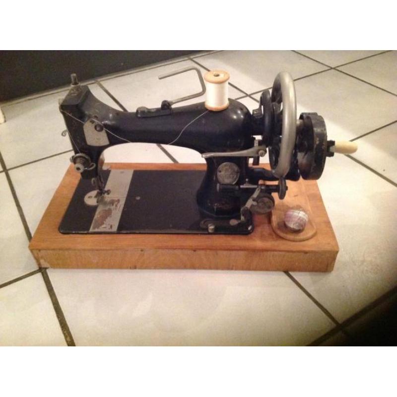 Antieke Vesta naaimachine