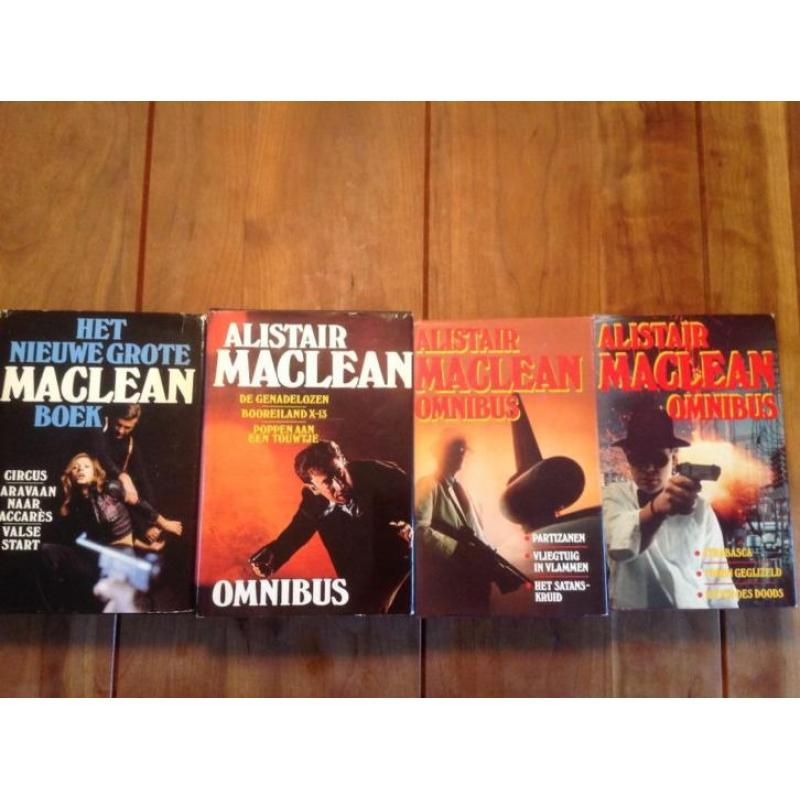 Boeken te koop van Tom Clancy, James Clavell, Mark Bowden.