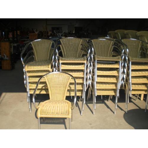 Magazijn verkoop terrasstoelen en tafels