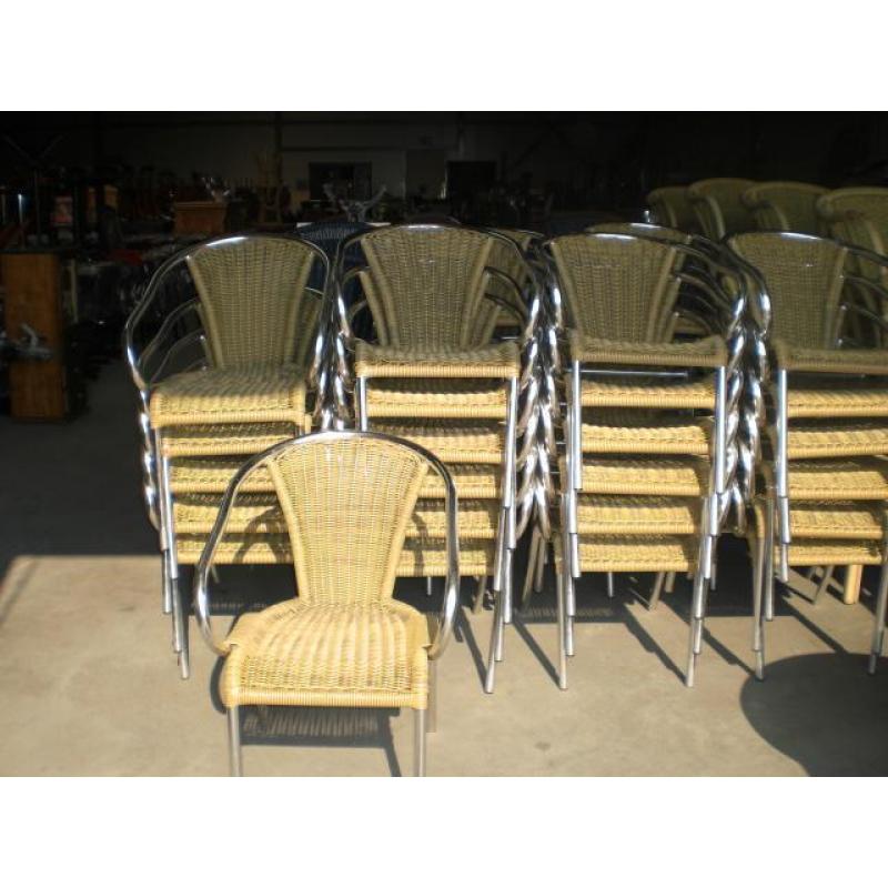 Magazijn verkoop terrasstoelen en tafels
