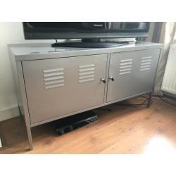 Stoere afsluitbare TV-meubel / locker