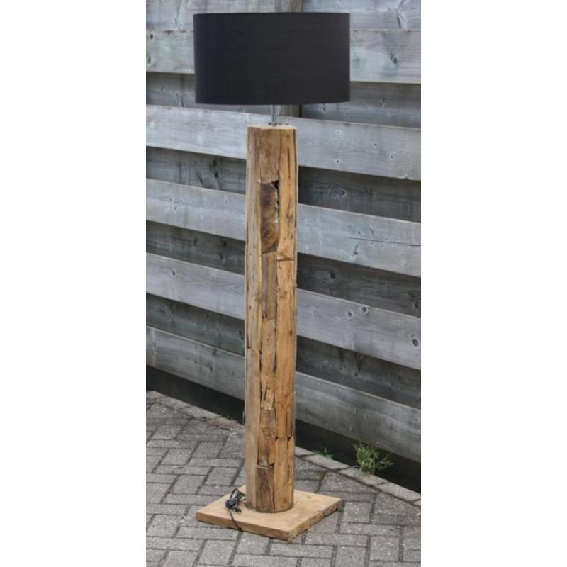 Staande lamp van zwerfhout te koop bij Indoteak!