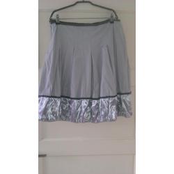Zeer aparte rok van Zoi mt 42/xl