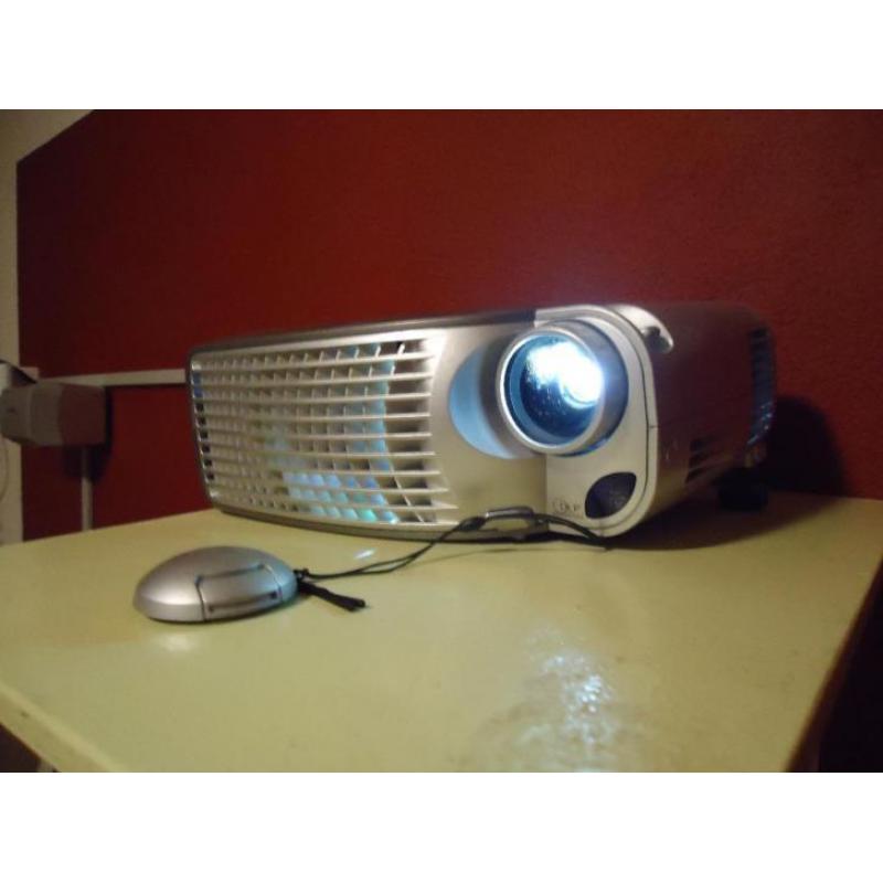 DELL 1100MP beamer met nieuwe reserve lamp! & ab.