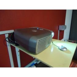 DELL 1100MP beamer met nieuwe reserve lamp! & ab.