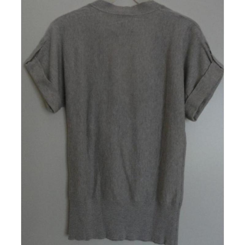 Nieuw beige zandkleur shirt lage V hals