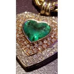 14kt gouden hanger met 5crt Diamant en een Smaragd van 6crt.