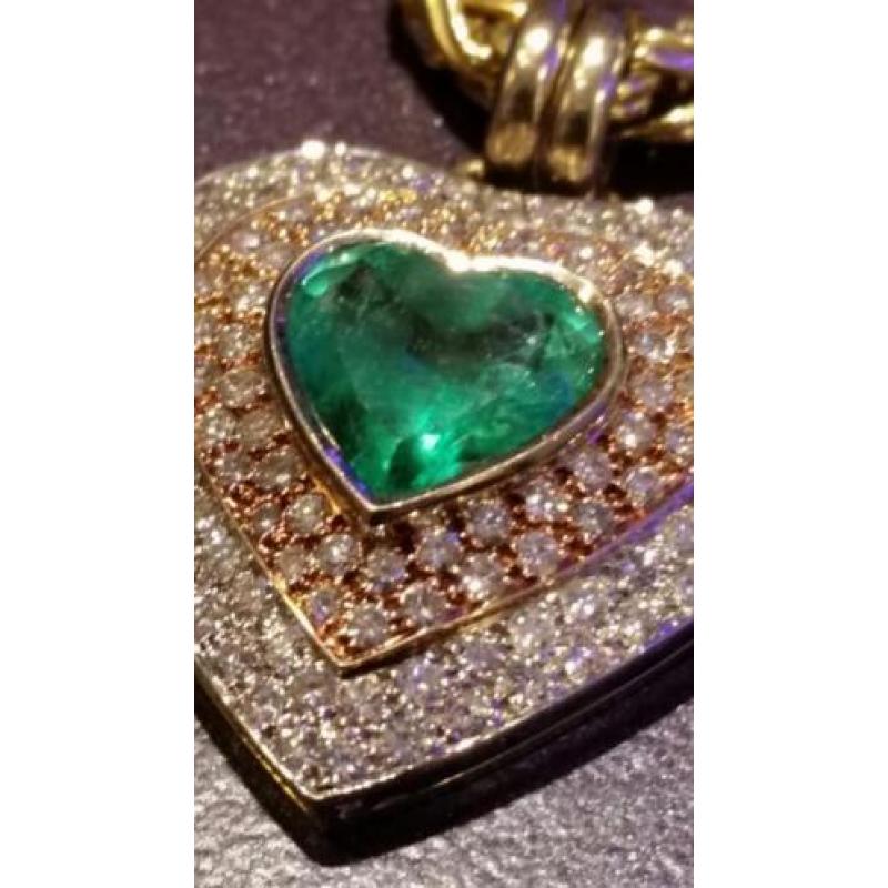 14kt gouden hanger met 5crt Diamant en een Smaragd van 6crt.