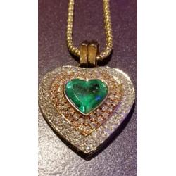 14kt gouden hanger met 5crt Diamant en een Smaragd van 6crt.