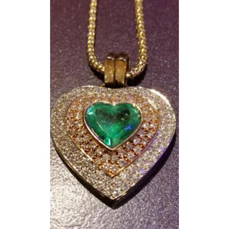 14kt gouden hanger met 5crt Diamant en een Smaragd van 6crt.