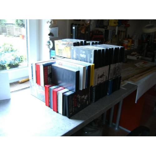 350 videocassettes