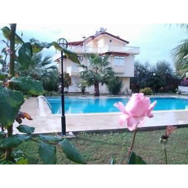 Te koop twee onder een kap villa in Kizilot, Side,Turkije